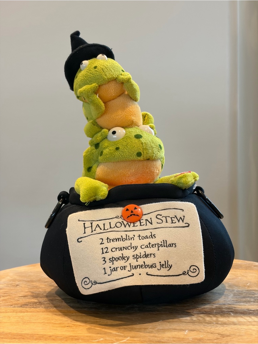 Cute! Hallmark “Halloween Stew” Singing Frogs. Great Condition. 12”